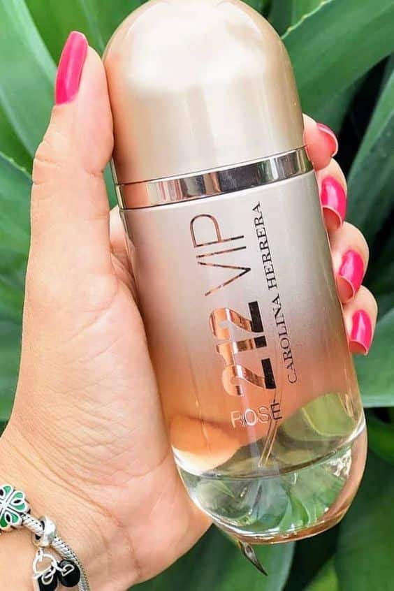 عطر زنانه 212 وی آی پی رز