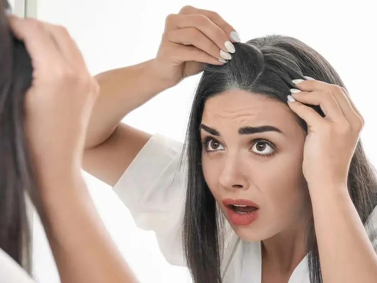 چرا مو سفید میشود و تغذیه چه تأثیری دارد؟
